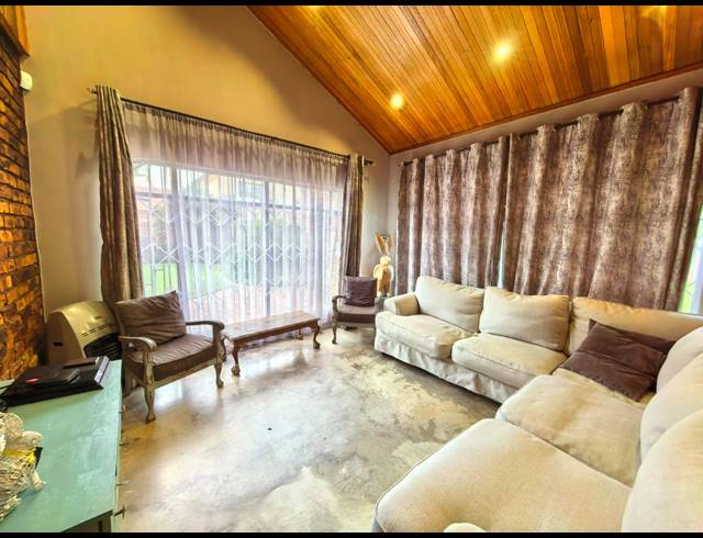 5 BEDROOM HOUSE FOR SALE IN VAALPARK